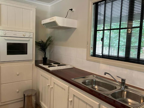 Auburn Hideaway - Accommodation Guide 3