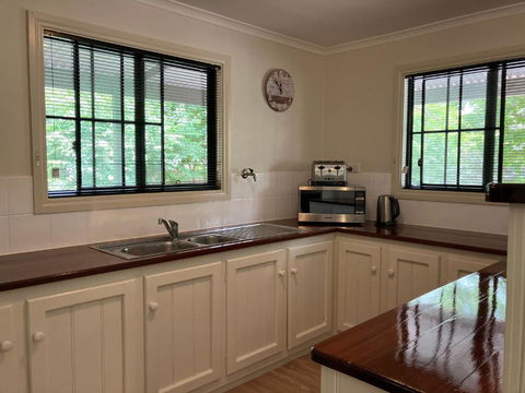 Auburn Hideaway - Accommodation Guide 1