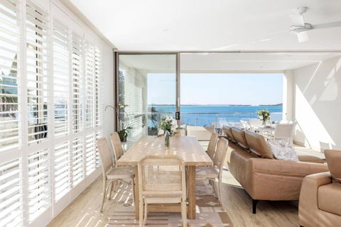 Aura 3 Spectacular Beachside Views - Accommodation Guide 2