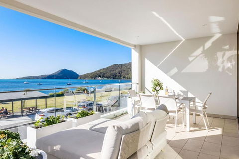 Aura 3 Spectacular Beachside Views - Accommodation Guide 0