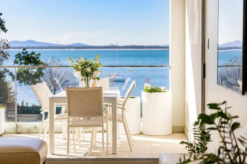 Aura 3 Spectacular Beachside Views - Accommodation Guide 1