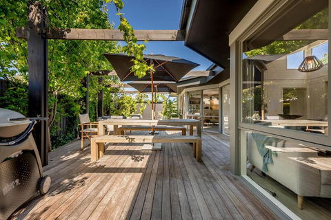 Aura Hot Tub Retreat - Unique Cedar Hot Tub Experience, 650m To Tyrone Foreshore - Accommodation Guide 3