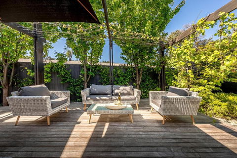 Aura Hot Tub Retreat - Unique Cedar Hot Tub Experience, 650m To Tyrone Foreshore - Accommodation Guide 4