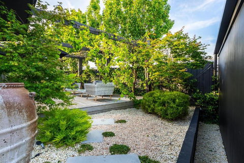 Aura Hot Tub Retreat - Unique Cedar Hot Tub Experience, 650m To Tyrone Foreshore - Accommodation Guide 1