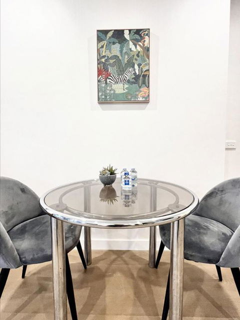 Aura On Lonsdale - Accommodation Guide 1