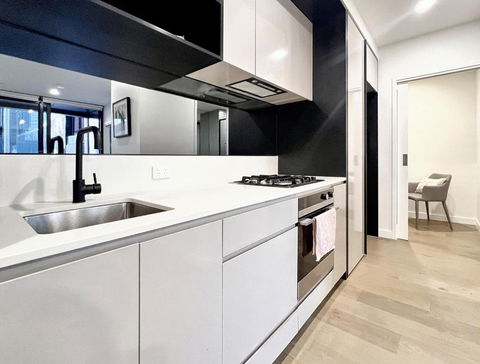 Aura On Lonsdale - Accommodation Guide 2