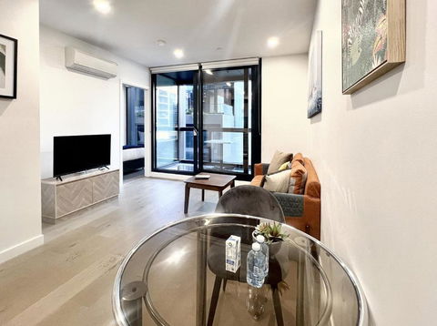 Aura On Lonsdale - Accommodation Guide 4