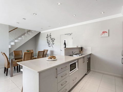 Aura Apartments Unit 13 59 Shoal Bay Road - Accommodation Guide 4