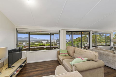 Aurelia, 14 Stewart Street - Accommodation Guide 0