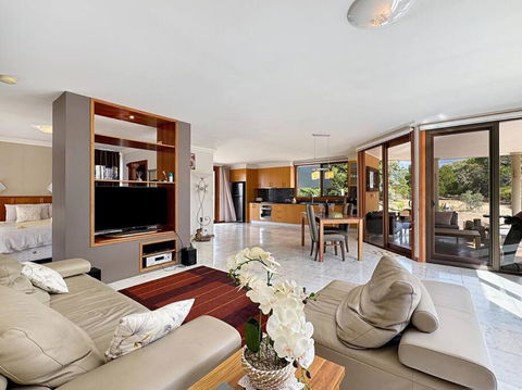 Aurora Cottages - Mountain View - Accommodation Guide 0