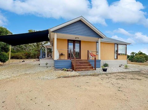 Aurora Cottages - Mountain View - Accommodation Guide 2