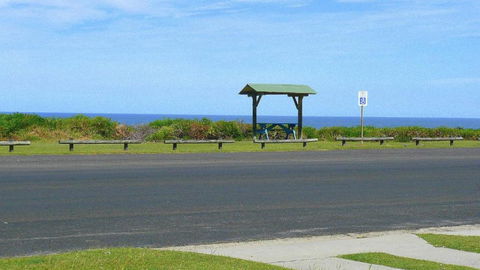 Aurora D - S, 2 - 13 Pacific Pde - Accommodation Guide 1