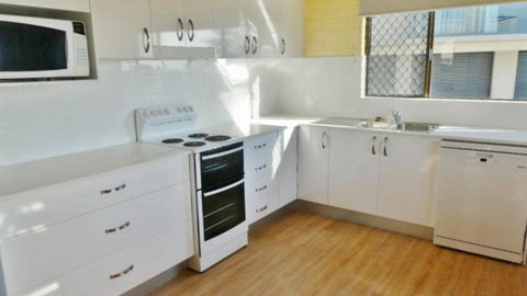 Aurora D - S, 2 - 13 Pacific Pde - Accommodation Guide 2
