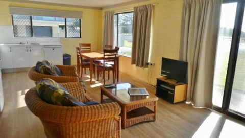 Aurora D - S, 2 - 13 Pacific Pde - Accommodation Guide 3