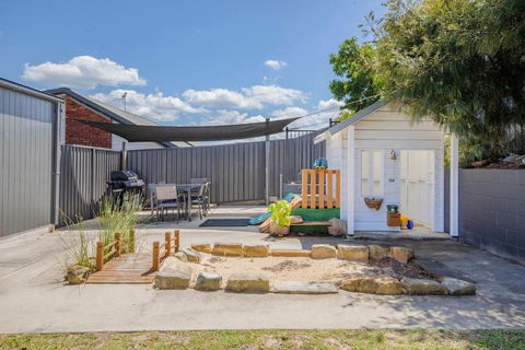 Aurora Grove - A Familly Retreat At Caves Beach - Accommodation Guide 3