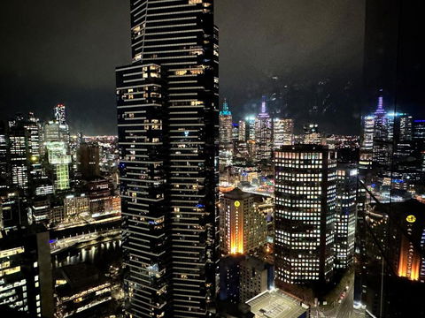 Aus108 - 1B1B With Breathtaking City Views - Accommodation Guide 3