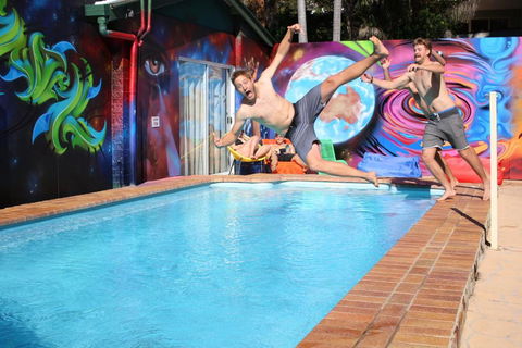 Aussitel Backpackers - Accommodation Guide 2