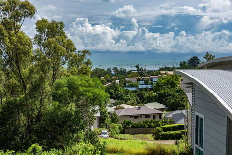 Austinmer - Cannonvale - Accommodation Guide 2
