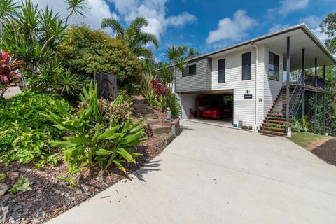 Austinmer - Cannonvale - Accommodation Guide 1