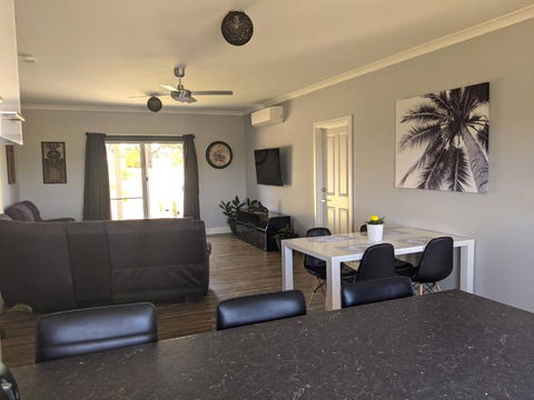 Australian Wildlife At Your Door - Accommodation Guide 4