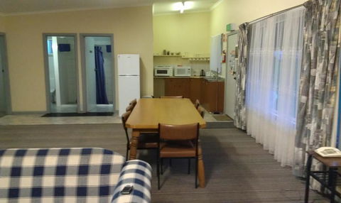 Avalon Motel - Accommodation Guide 1