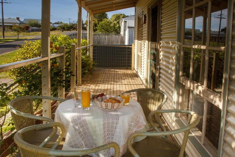 Aveley - Daylesford - Accommodation Guide 0