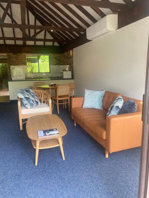 Avoca Beach Hotel - Accommodation Guide 4