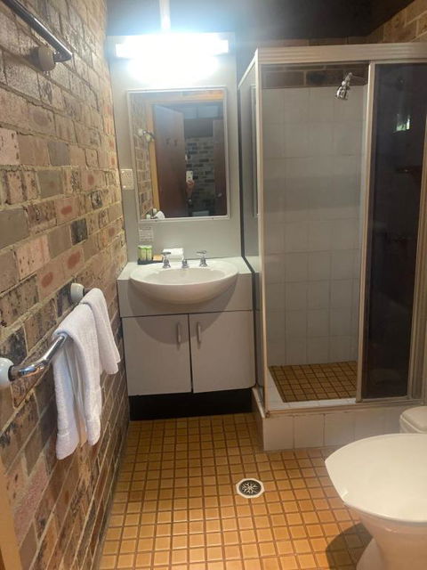 Avoca Beach Hotel - Accommodation Guide 2