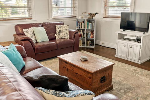 Avondale 7 Cashmore Street - Accommodation Guide 2
