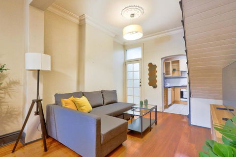 Awesome 2 Bedroom House Surry Hills - Accommodation Guide 2