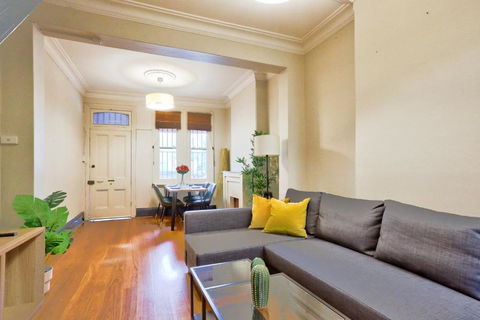 Awesome 2 Bedroom House Surry Hills - Accommodation Guide 3