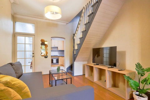 Awesome 2 Bedroom House Surry Hills - Accommodation Guide 1