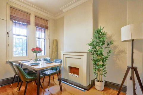 Awesome 2 Bedroom House Surry Hills - Accommodation Guide 4