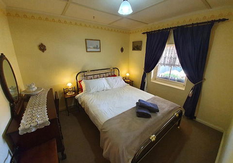 Ayers Burra - Historical 1851 Cottage - Accommodation Guide 1