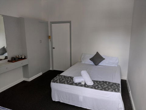 Ayr Hotel - Accommodation Guide 4