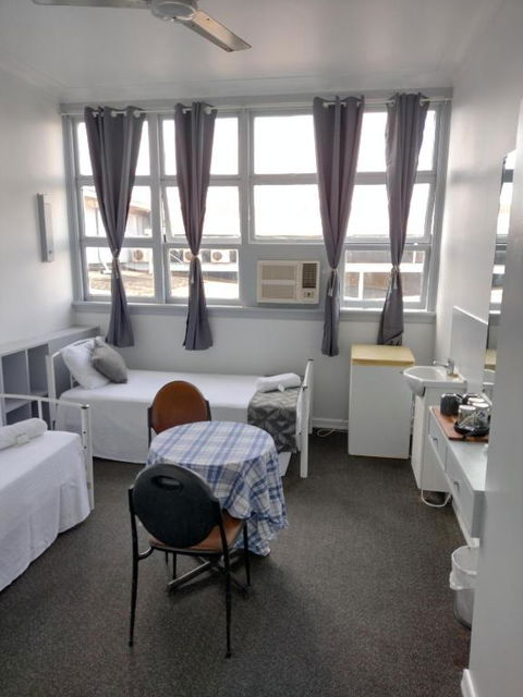 Ayr Hotel - Accommodation Guide 3