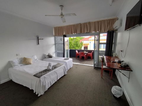 Ayr Hotel - Accommodation Guide 1