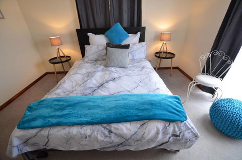 Ayres Rocks - Accommodation Guide 4