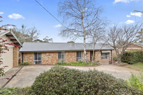 Azimuth - Spacious Family Retreat With City Views - Accommodation Guide 1