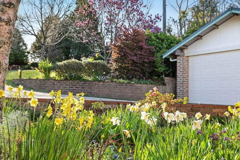 Azimuth - Spacious Family Retreat With City Views - Accommodation Guide 2