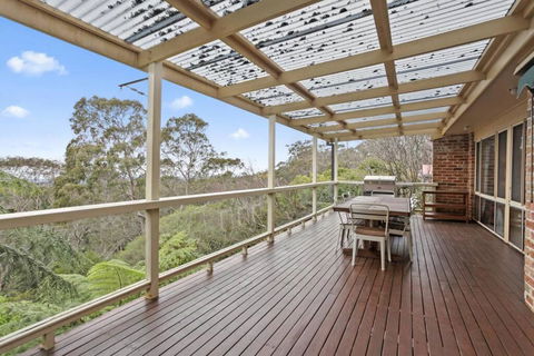 Azimuth - Spacious Family Retreat With City Views - Accommodation Guide 3