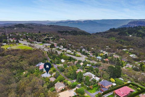 Azimuth - Spacious Family Retreat With City Views - Accommodation Guide 4