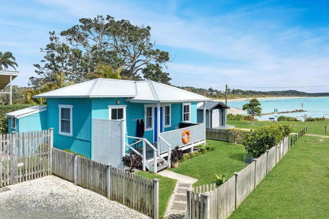 Aurora Quintessential Beachfront Couples Getaway - Accommodation Guide 0