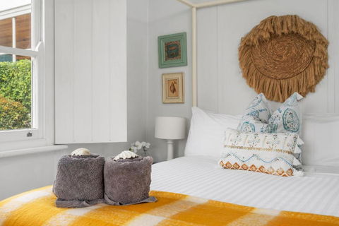 Aurora Quintessential Beachfront Couples Getaway - Accommodation Guide 3