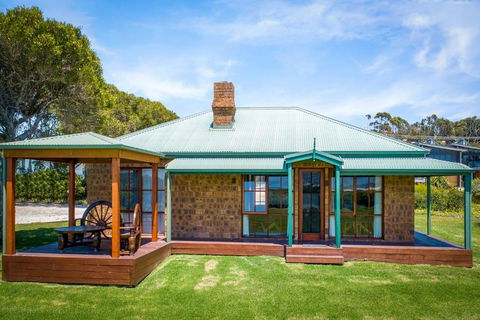 Apollo Bay Cottages- Marriners - Accommodation Guide 1