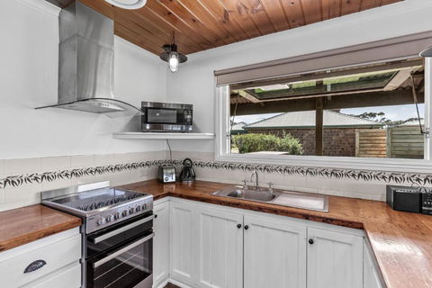 Apollo Bay Cottages- Marriners - Accommodation Guide 2