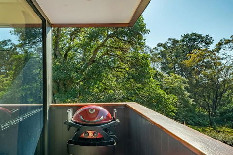 Architecturally Designed Nature Lovers Delight - Accommodation Asia 1