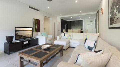 AZURE 125 Port Douglas - Accommodation Guide 1