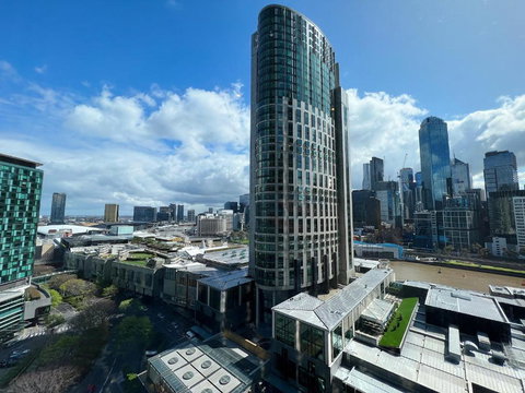 Astonishing Southbank Pearl Tower Residences Near Crown Casino - Accommodation Asia 1