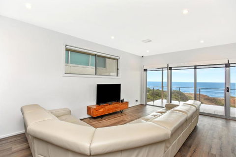 Avaya Sellicks Beachfront Getaway- Wifi - Accommodation Guide 2